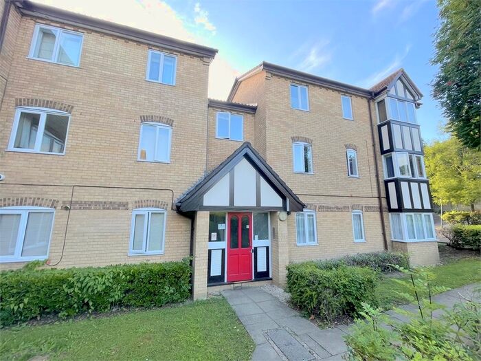 2 Bedroom Flat To Rent In Britton Close, Catford, London, Uk., SE6