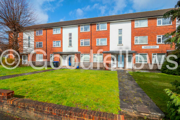 2 Bedroom Maisonette To Rent In Fairford Court, Grange Road, Sutton, SM2