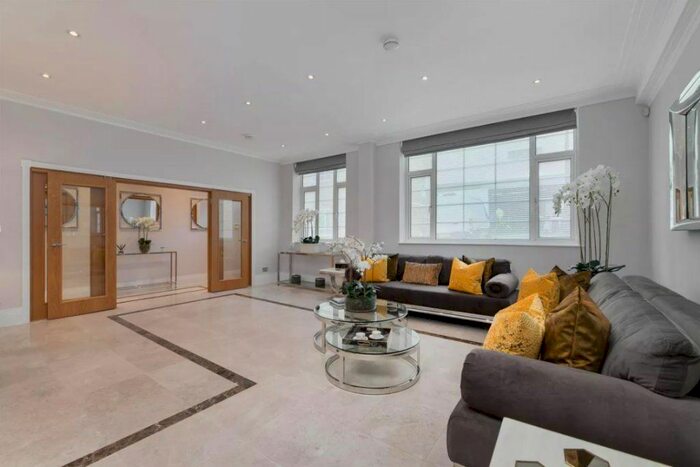 3 Bedroom Terraced House To Rent In Market Mews, London, W1J