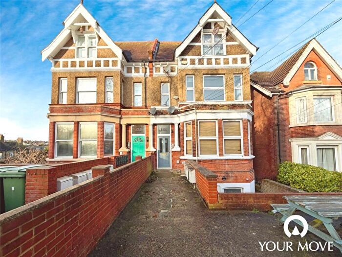 3 Bedroom Flat To Rent In Maidstone Road, Chatham, Kent, ME4