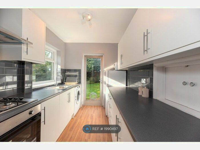 4 Bedroom Semi-Detached House To Rent In Priory Close, Pilgrims Hatch, Brentwood, CM15