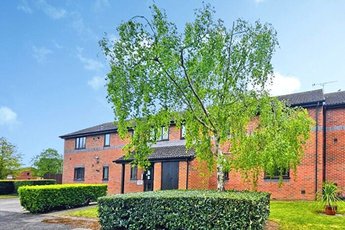 2 Bedroom Flat For Sale In Woodfall Drive, Crayford, Dartford, DA1