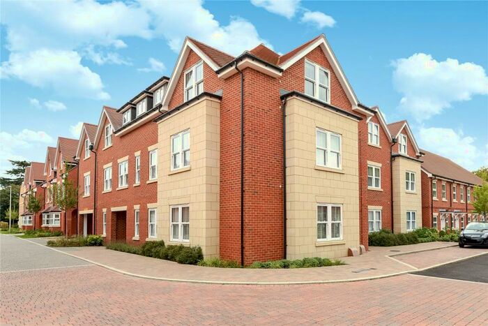 2 Bedroom Apartment To Rent In Haden Square, Reading, Berkshire, RG1