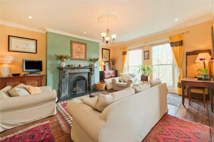 4 Bedroom Flat To Rent In Chalcot Gardens, Belsize Park, NW3