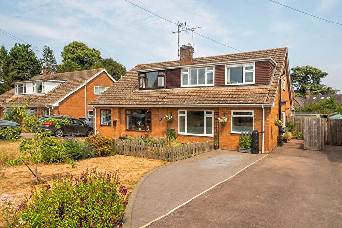 4 Bedroom Semi Detached House For Sale In The Close, Chipping Warden, OX17