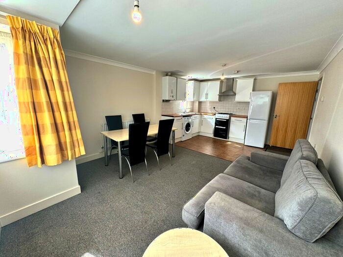 1 Bedroom Apartment To Rent In Maddalena House, Hill Lane, SO15