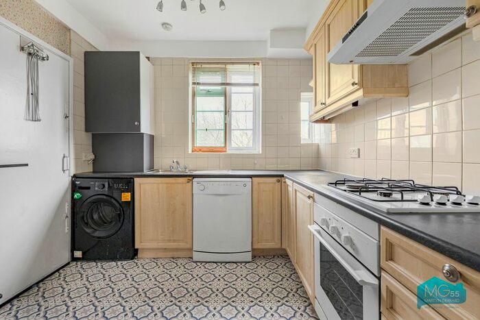 2 Bedroom Flat To Rent In High Street, Southgate, London, N14