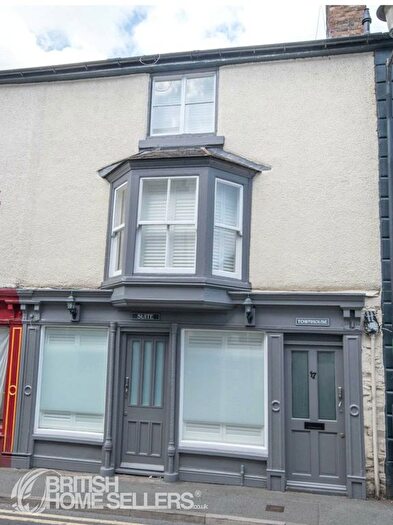 2 Bedroom Town House For Sale In Bridge Street, Llangollen, Denbighshire, LL20