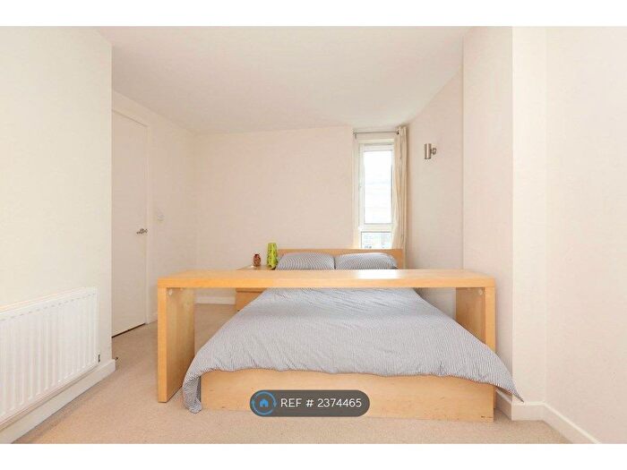 2 Bedroom Flat To Rent In Enfield Road, London, N1