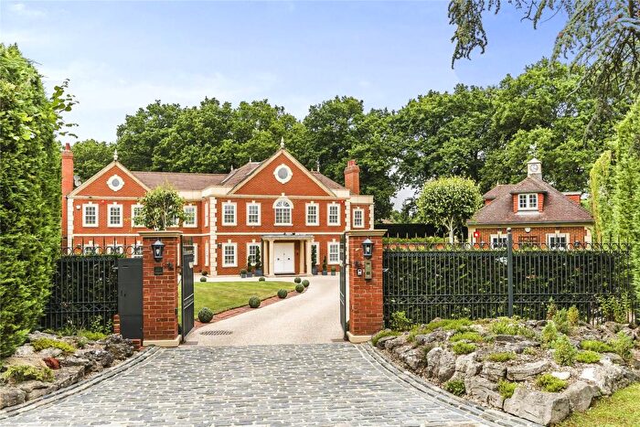 5 Bedroom Detached House For Sale In Wood Way, Farnborough Park, BR6