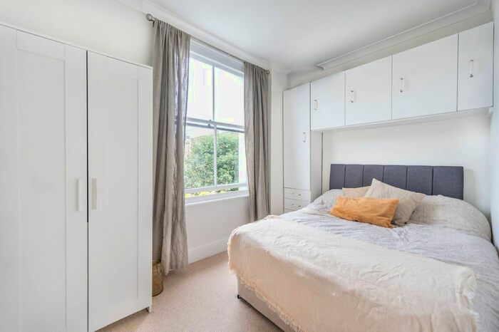 1 Bedroom Flat To Rent In Cambridge Gardens, North Kensington, London, W10