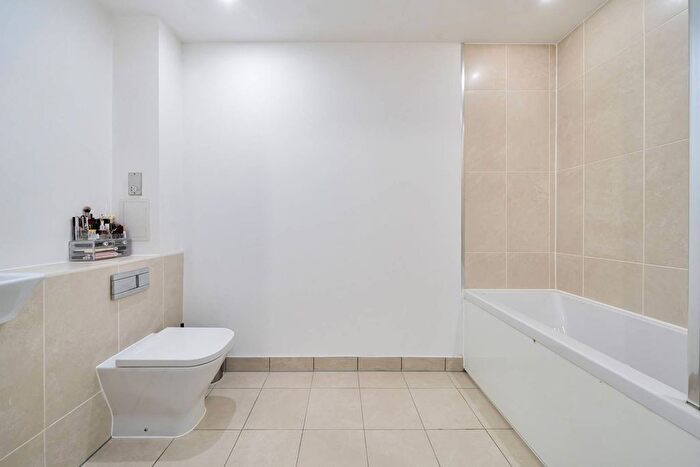 1 Bedroom Flat For Sale In Cranston Court, Shepherd's Bush, London, W12