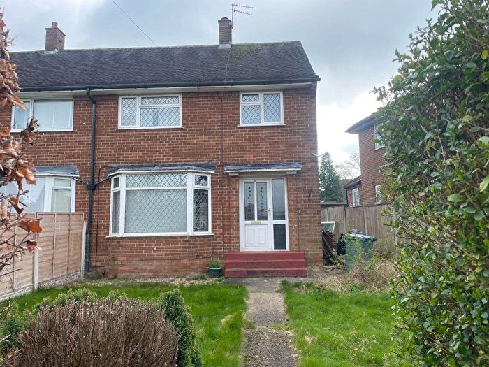 3 Bedroom End Terrace House For Sale In Old Farm Walk Leeds, LS16