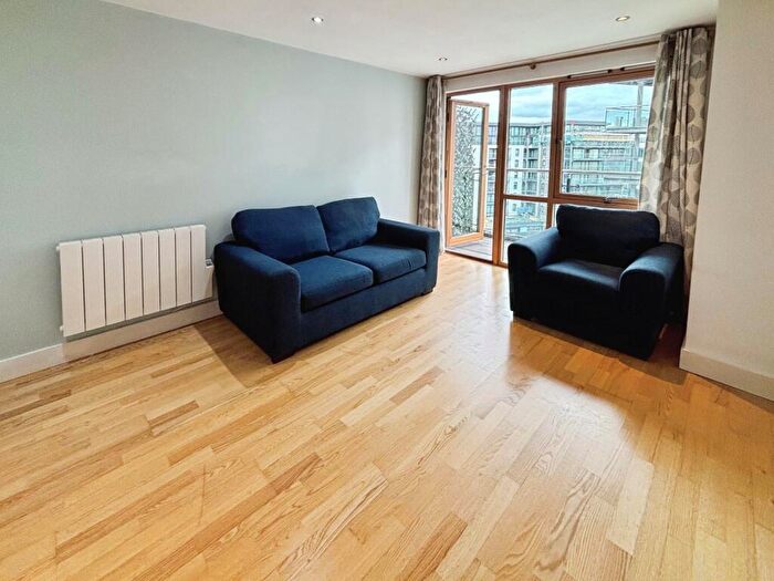 2 Bedroom Flat To Rent In The Boulevard, Leeds, West Yorkshire, LS10