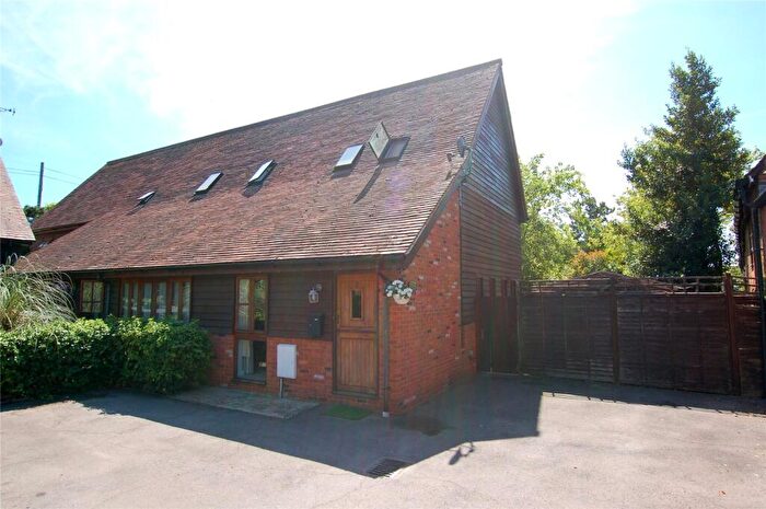 3 Bedroom Semi-Detached House For Sale In Hatch Farm Mews, Addlestone, KT15