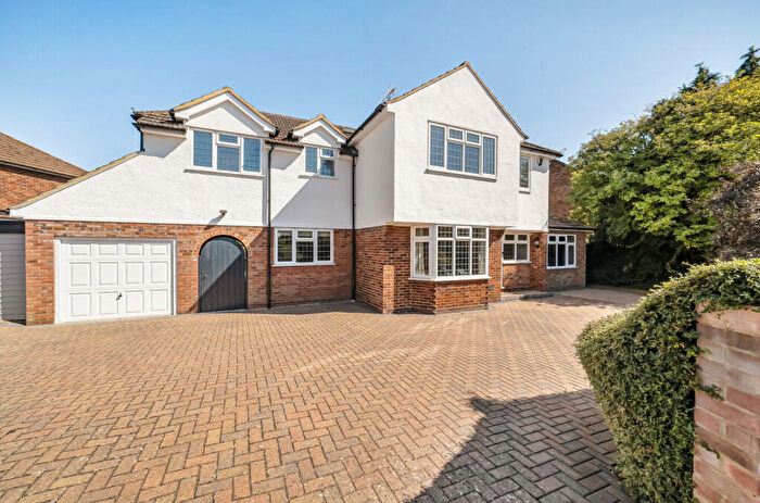 5 Bedroom Detached House For Sale In Linchfield Road, Datchet, SL3