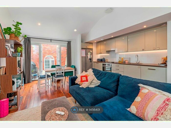 2 Bedroom Flat To Rent In Barnes High Street, London, SW13