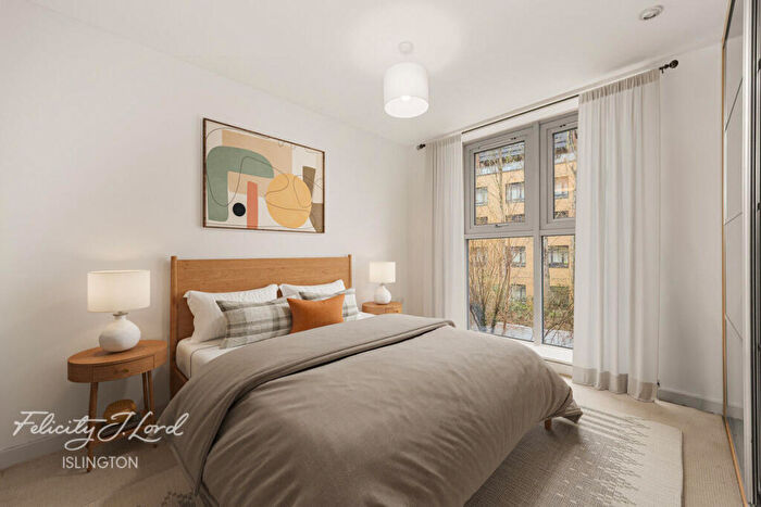 2 Bedroom Apartment For Sale In Wenlock Road, London, N1