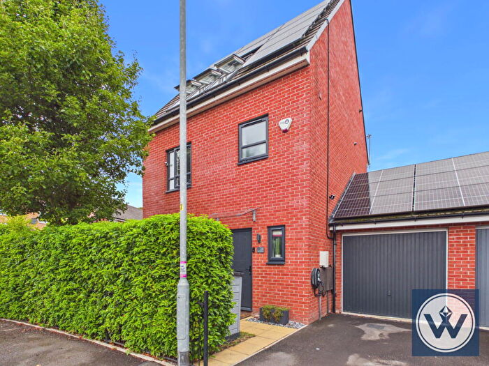 4 Bedroom Detached House For Sale In River View Drive, Salford, M7