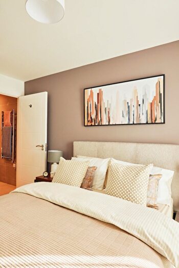 2 Bedroom Apartment To Rent In Park Square, Avebury Boulevard, Milton Keynes, Buckinghamshire, MK9