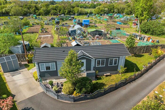 2 Bedroom Park Home For Sale In Lake Terrace, Melton Mowbray, LE13
