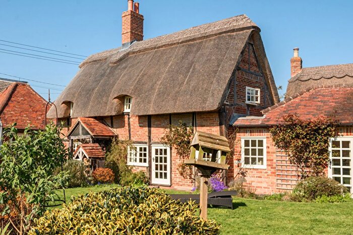 3 Bedroom Cottage For Sale In Bridge Road, Aylesbury, HP18