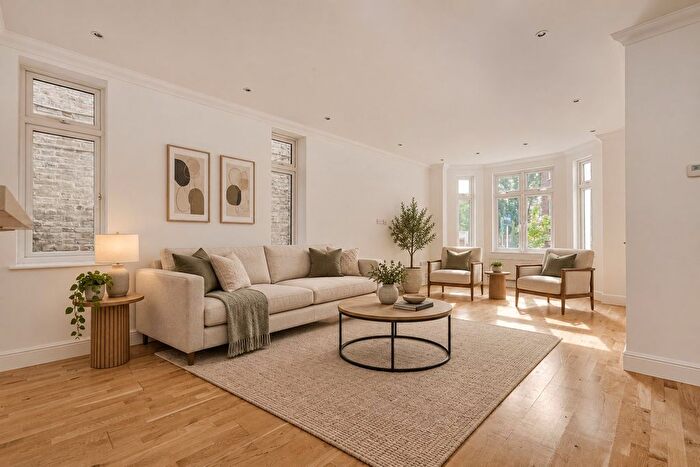 4 Bedroom End Of Terrace House For Sale In Barlow Road, London, W3
