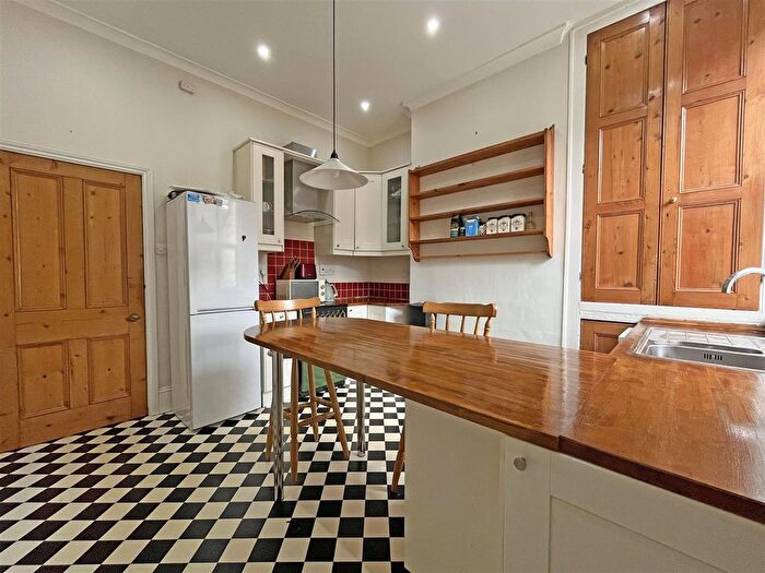 4 Bedroom Terraced House To Rent In Sherbrooke Road, Carrington, Nottingham, NG5