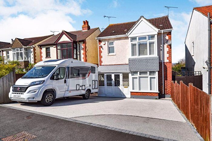 3 Bedroom Detached House For Sale In The Brow, Widley, PO7