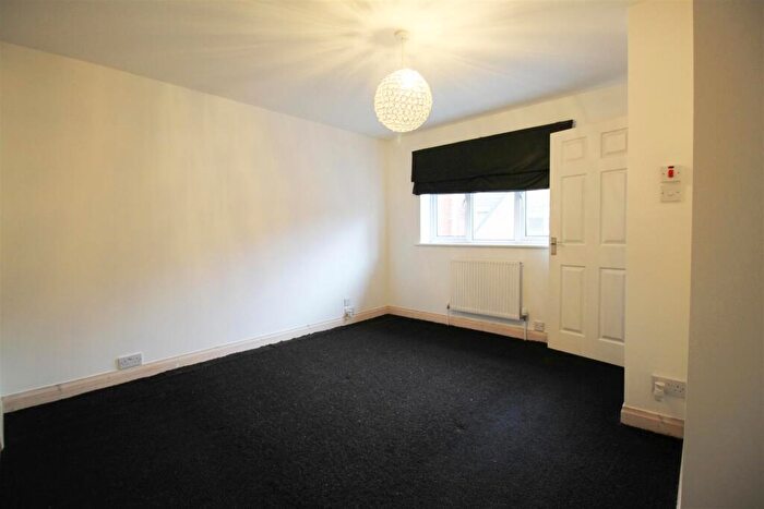 4 Bedroom Semi-Detached House To Rent In Richards Close, Audenshaw, Manchester, M34