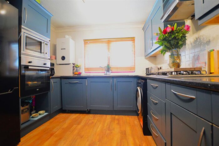 2 Bedroom Flat For Sale In Langtons Meadow, Farnham Common, Slough, SL2