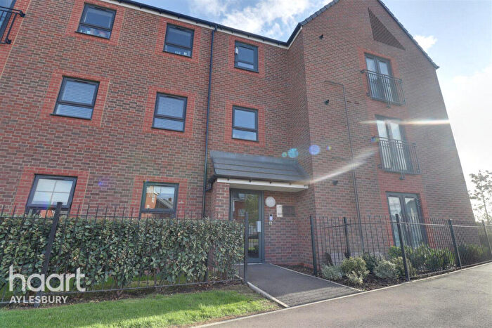 2 Bedroom Apartment To Rent In Bellingham Way, Aylesbury, HP22