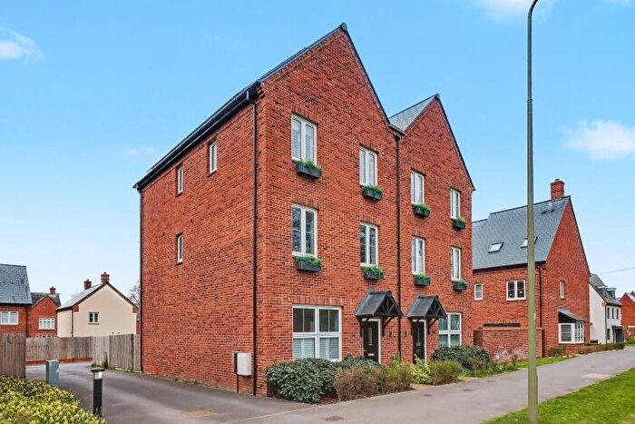 4 Bedroom Town House To Rent In Camp Road, Upper Heyford, OX26