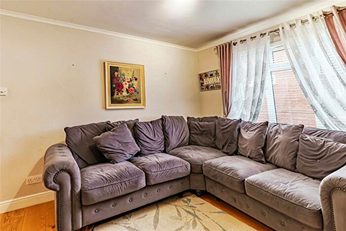 1 Bedroom End Of Terrace House For Sale In Jersey Road, Crawley, West Sussex, RH11