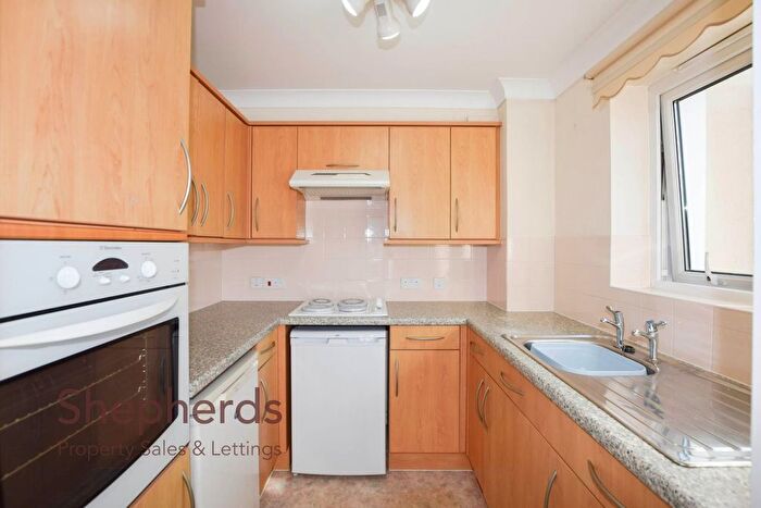 1 Bedroom Flat For Sale In Friends Avenue, Cheshunt, Waltham Cross, EN8