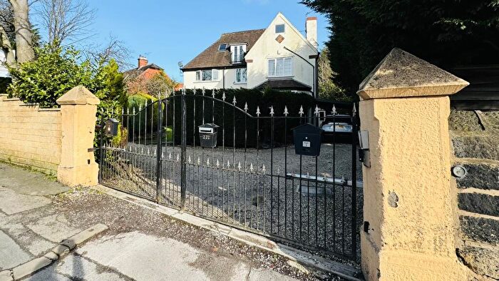 2 Bedroom Apartment For Sale In Otley Road, West Park, Leeds, West Yorkshire, LS16
