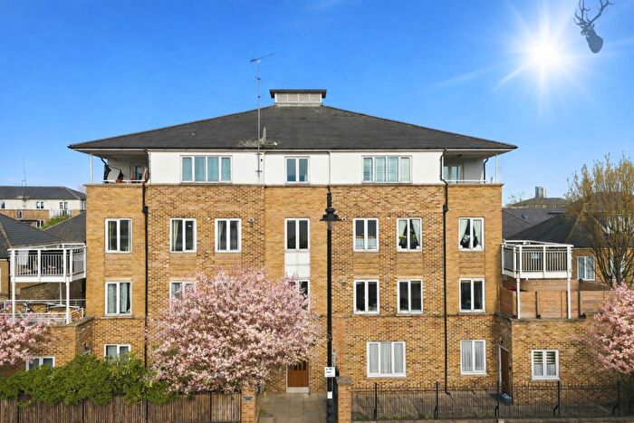 2 Bedroom Flat For Sale In Colchester House, Bow, E3