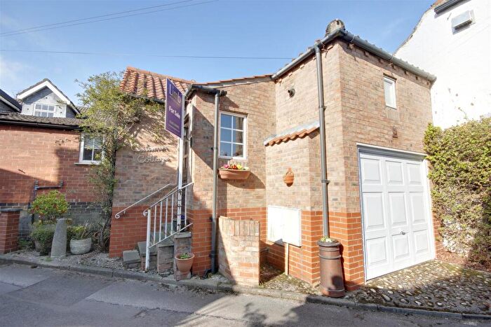 2 Bedroom Cottage For Sale In Hogg Lane, Kirk Ella, HU10