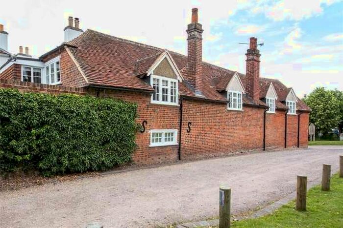 2 Bedroom Flat To Rent In The Bury, Hook, RG29