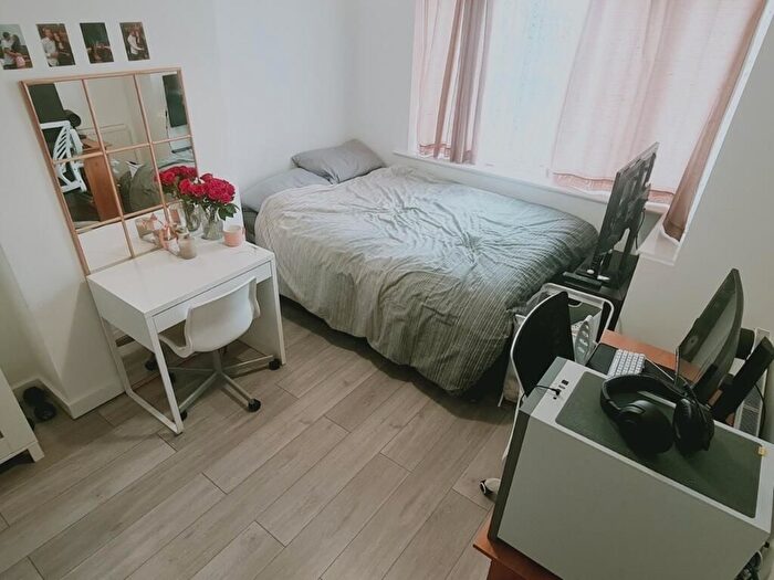 4 Bedroom Semi-Detached House To Rent In Bridgman Grove, Bristol, BS34