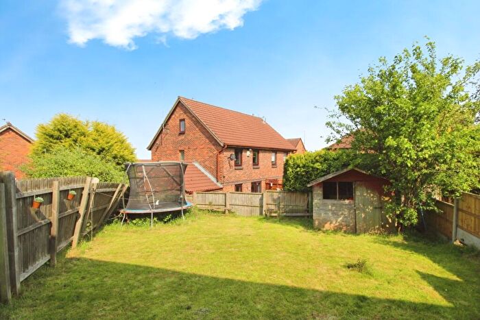 2 Bedroom Semi-Detached House For Sale In Ibbetson Road, Churwell, Morley, Leeds, LS27