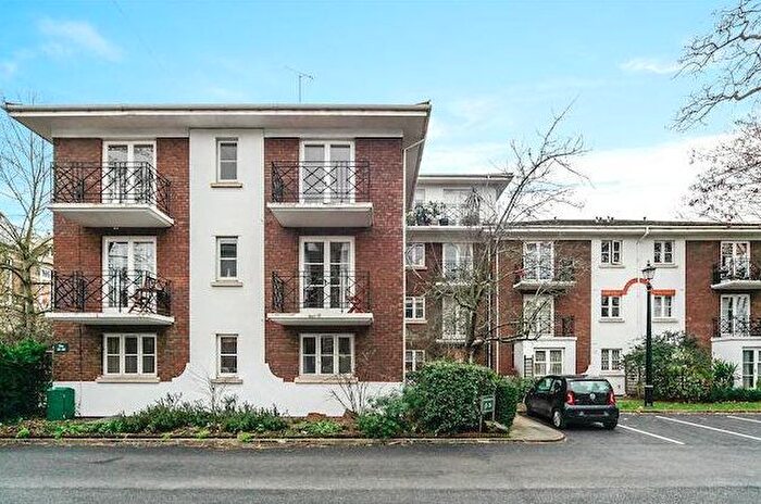 2 Bedroom Flat To Rent In Brompton Park Crescent, London, SW6