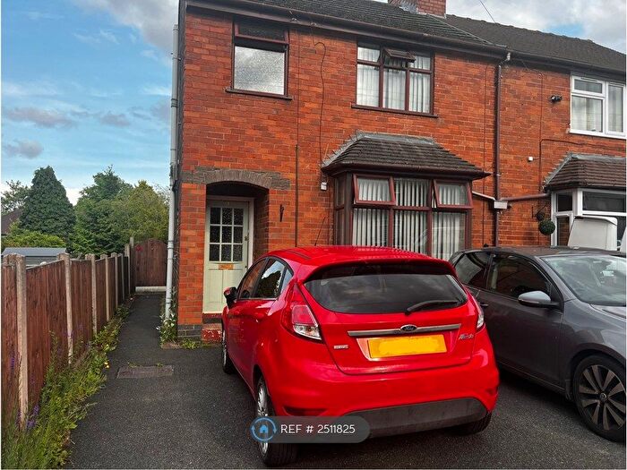 4 Bedroom Semi-Detached House To Rent In Wesley Place, Newcastle-Under-Lyme, ST5