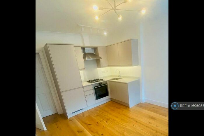 1 Bedroom Flat To Rent In Chequer Street, St. Albans, AL1