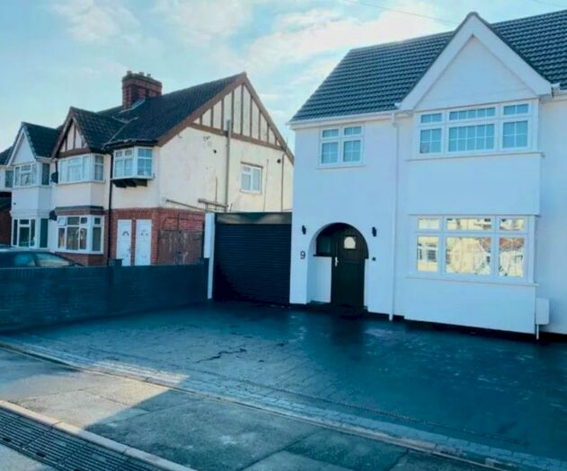 3 Bedroom Flat To Rent In Godolphin Road, Slough, SL1