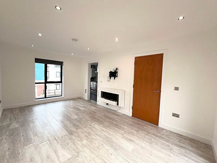 3 Bedroom Property To Rent In Greenwood Terrace, Salford, M5