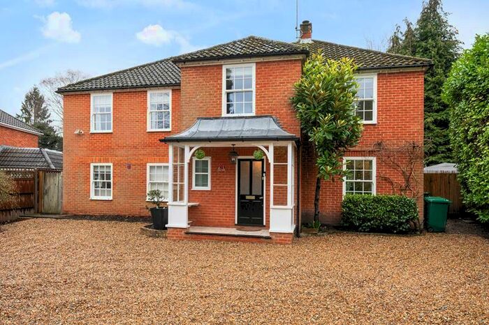 6 Bedroom Detached House To Rent In LLanvair Drive, Ascot, SL5