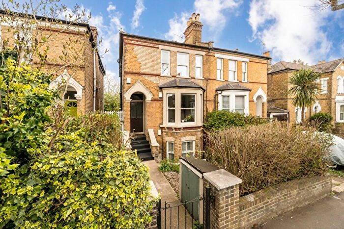 3 Bedroom Maisonette For Sale In Barry Road, East Dulwich, SE22