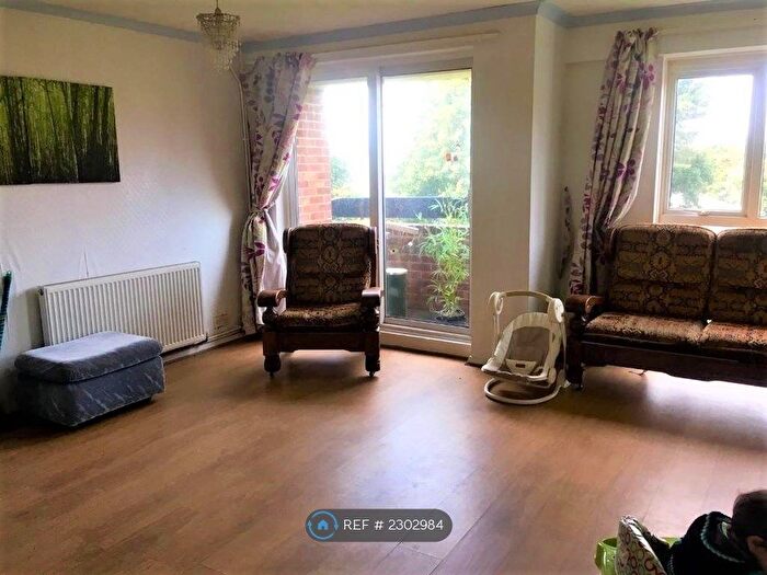 3 Bedroom Maisonette To Rent In Reading, Reading, RG2