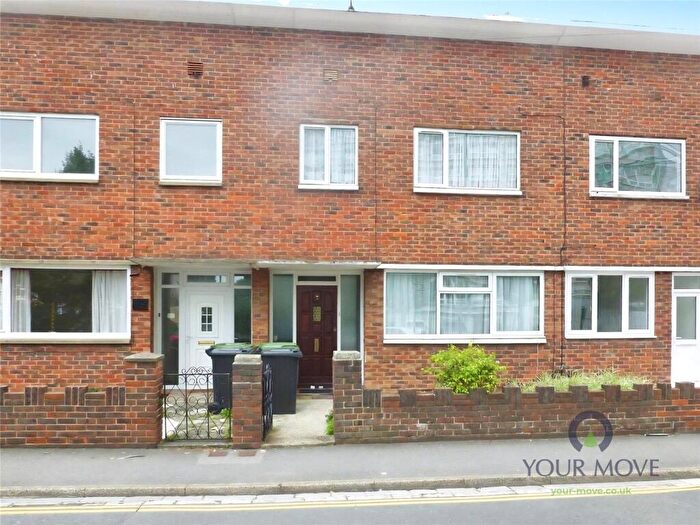 4 Bedroom Flat To Rent In St. Pauls Road, Southsea, Hampshire, PO5